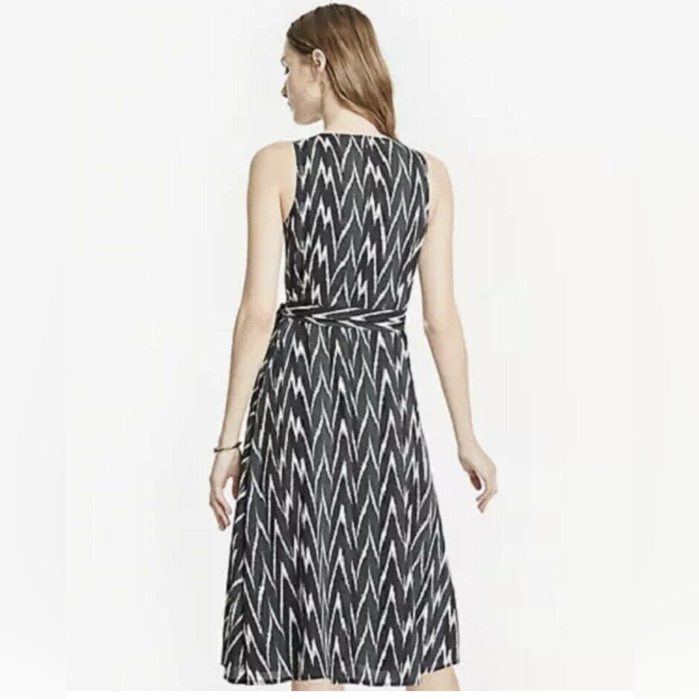 Ann Taylor Black and White Zigzag Midi Dress